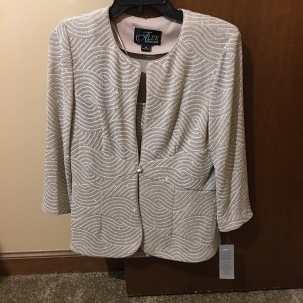 I am selling a brand new 2 piece evening ware